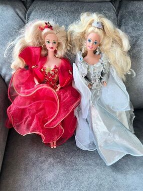Mattel Barbie 1992-1993 Happy Holidays Christmas Dolls Collectibles